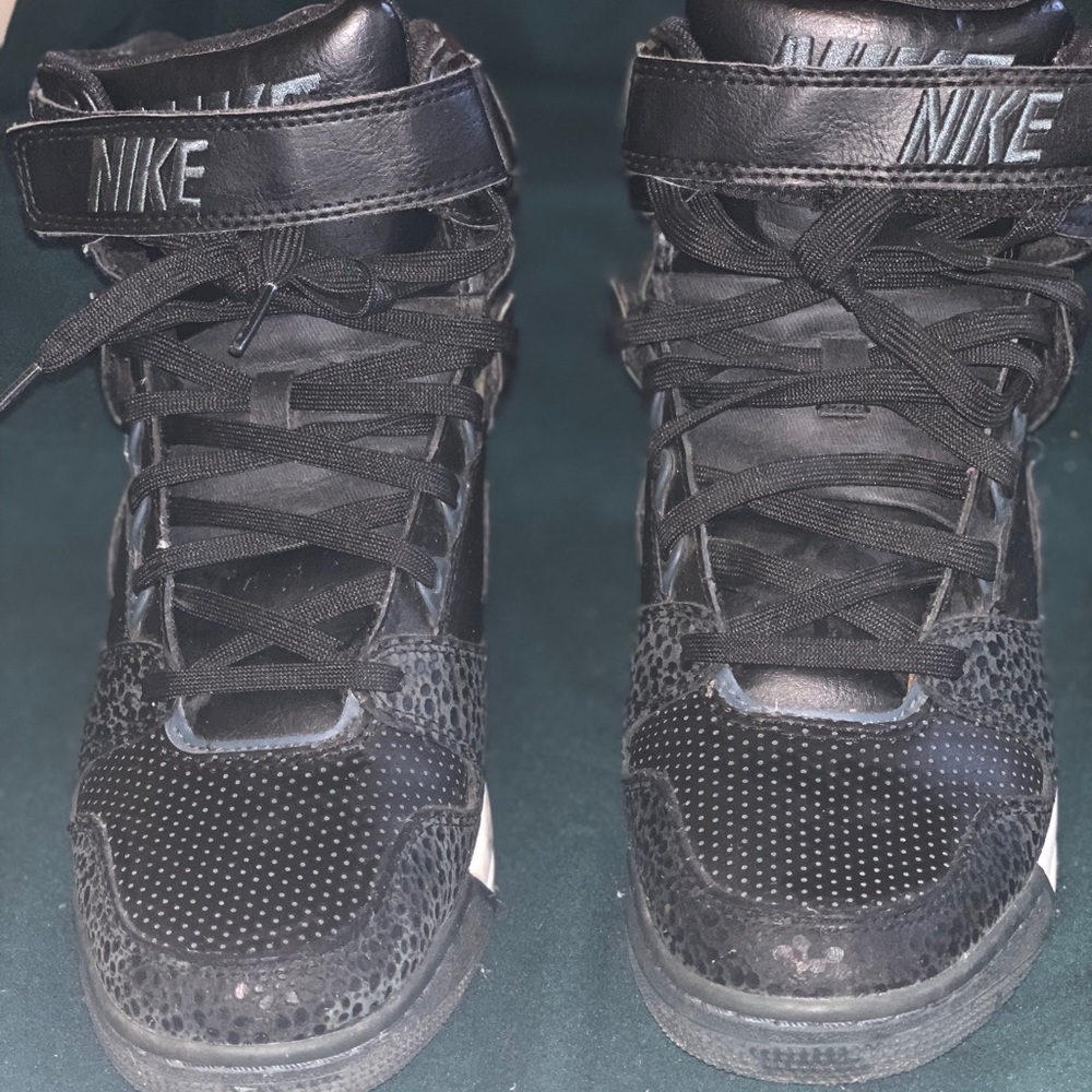 Nike air revolution sky hi